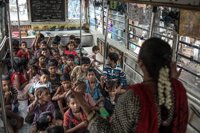 Escuelas sobre ruedas para los más desfavorecidos en Bombay
