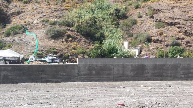 Helicóptero de búsqueda de desaparecidos tras las riadas en Albuñol (Granada)