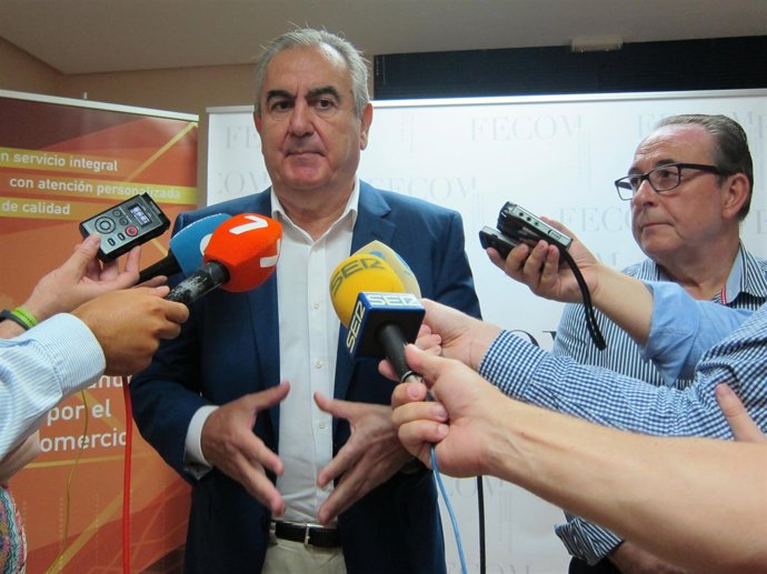 Tovar atiende a los medios en FECOM