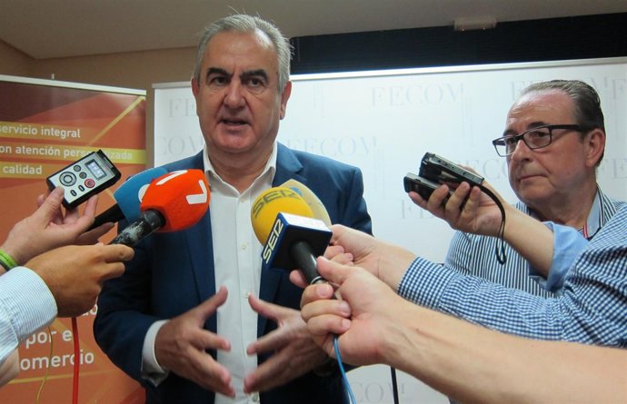 Tovar atiende a los medios en FECOM