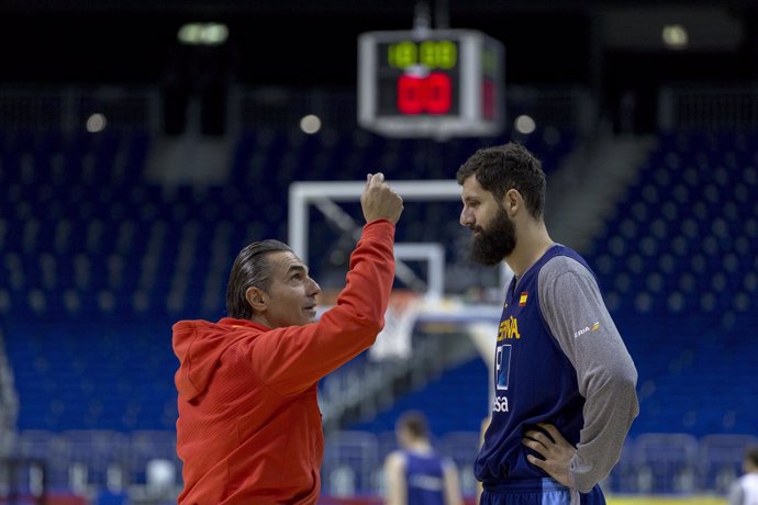 Sergio Scariolo y Nikola Mirotic, selección española