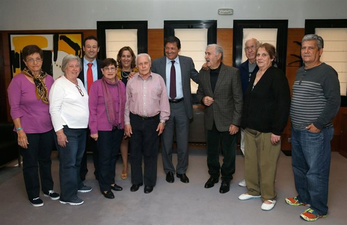 Recibiemiento a los 8 visitantes del programa 'Añoranza'.