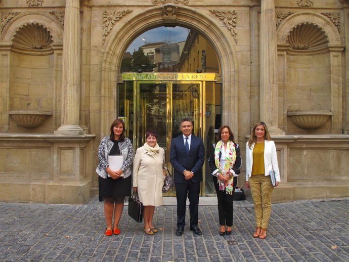 Conrado Escobar comparece en el Parlamento