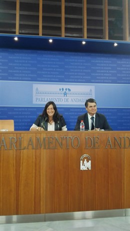 Dolores López y Carlos Rojas, hoy en rueda de prensa