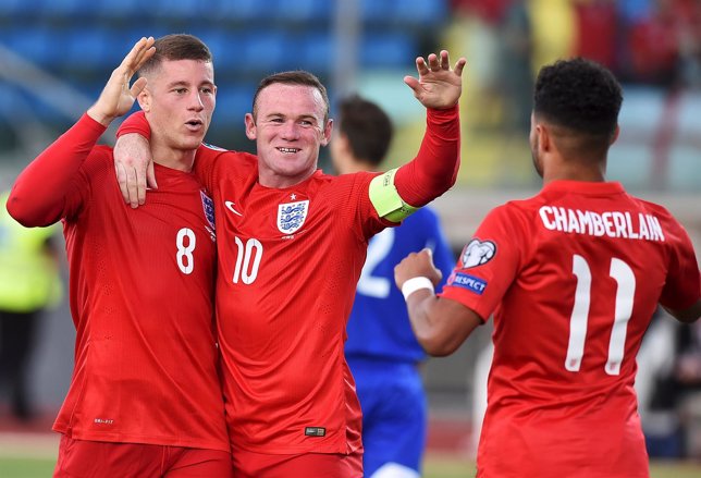 Rooney alcanza a Bobby Charlton en la clasificación de Inglaterra