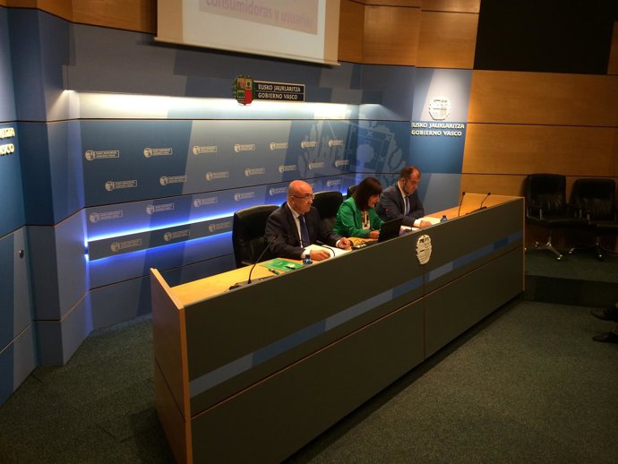 Baztarrika, Epalza y Legarreta en rueda de prensa