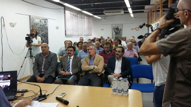 Olona se reune con afectados por la crecida del Ebro