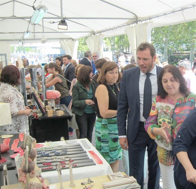 El alcalde, Óscar Puente, visita la Feria de la Cerámia y la Alfarería