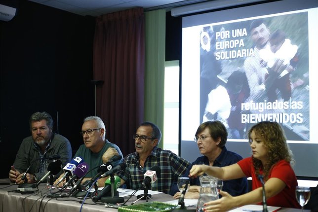 Cayo Lara y otros políticos presentan el manifiesto a favor de refugiados