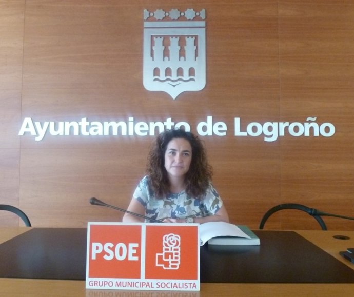 La portavoz del PSOE en el Ayuntamiento, Beatriz Arraiz, analiza Valbuena