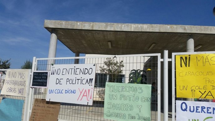 Protesta reclama colegios fuengirola vélez inicio curso escolar