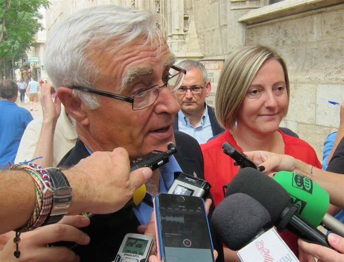 Ribó y Salvador atienden a los medios tras su visita al Mercado Central