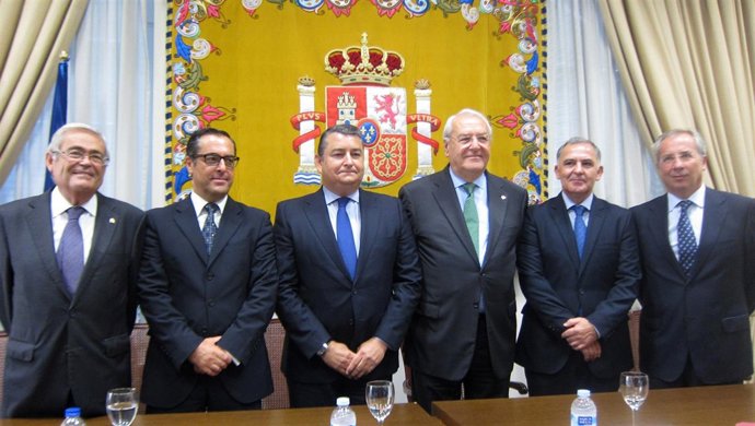 Miguel Briones, subdelegado, con Antonio Sanz, Hernández Mollar y subdelegados