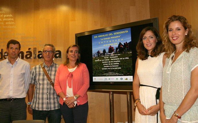 La diputada Marina Bravo presenta el Día Andaluz del Senderista en Antequera