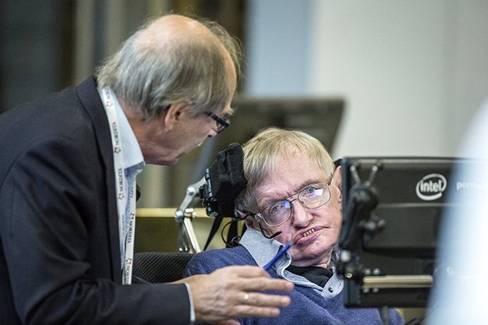  Stephen Hawking En Su Conferencia En Estocolmo