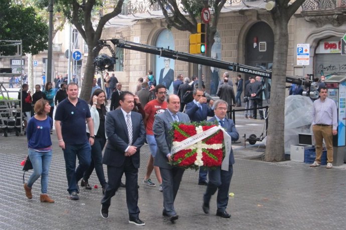 El presidente del PNV acude a la ofrenda al monumento de Rafael Casanova