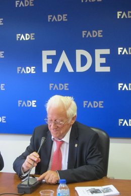 El presidente de Mensajeros de la  Paz, Padre Ángel.