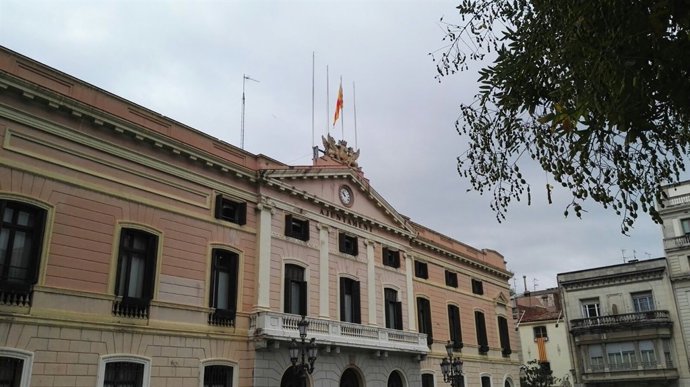 El Ayuntamiento de Sabadell sin la bandera española ni la de la UE