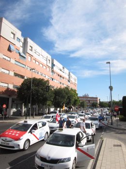 La caravana de taxis que ha ocupado Córdoba