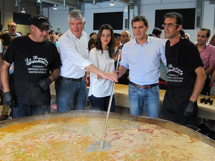M.Alonso, I.Arrimadas y A.Rivera (C's) participan en una arrozada en Tarragona 