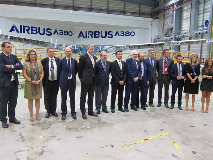 Sánchez Maldonado en visita a la planta de Airbus en Puerto Real
