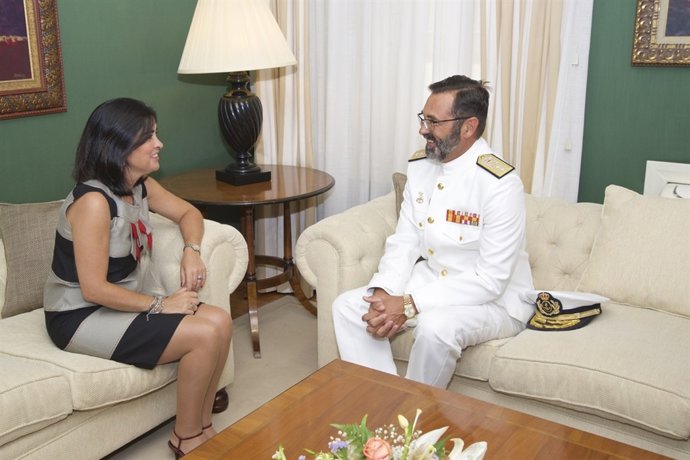 Darias recibe al almirante comandante del Mando Naval                  