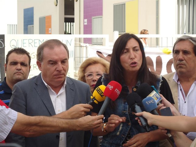 Dolores lópez vélez-málaga educación abandono crítica PP