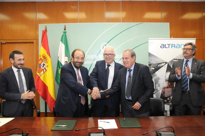 Junta y Altran firman un acuerdo para un Centro de Innovación Aerospacial
