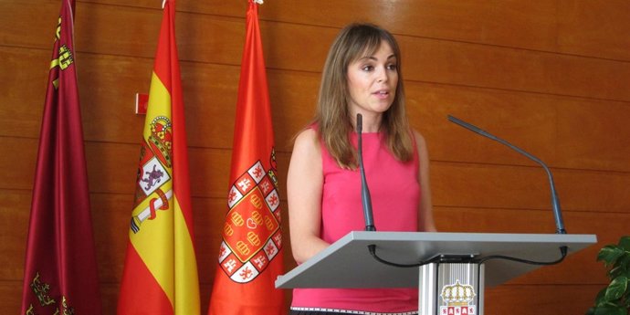Rebeca Pérez da cuenta de los acuerdos de la Junta de Gobierno