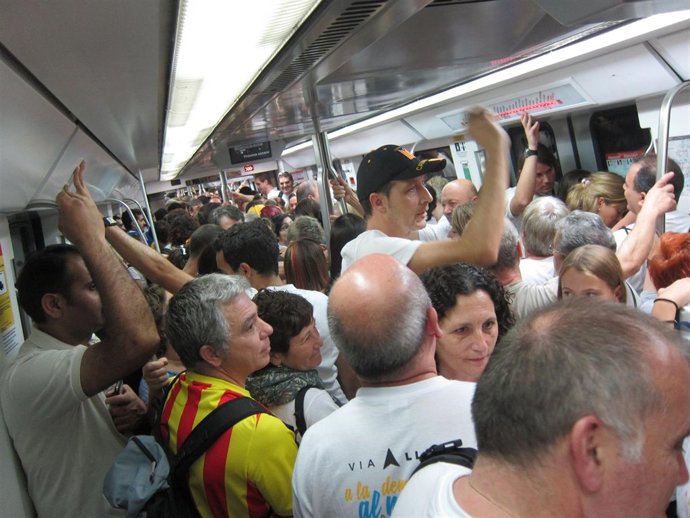 Ciudadanos se dirigen a la Via Lliure de esta Diada 2015