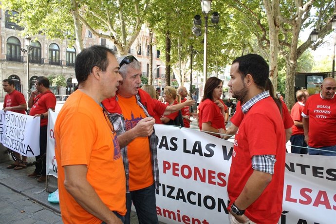 Concentración en la Plaza Nueva.