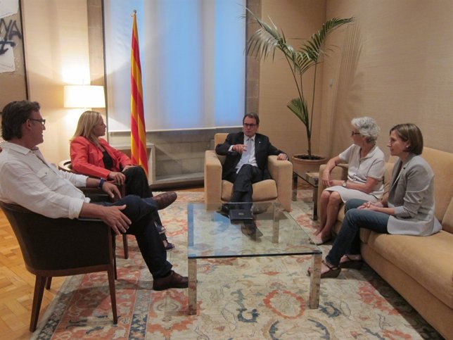 Artur Mas recibiendo en 2014 a los organizadores de la marcha de la Diada