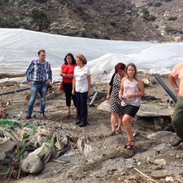 La consejera de Agricultura ha visitado la zona más dañada en Albuñol.