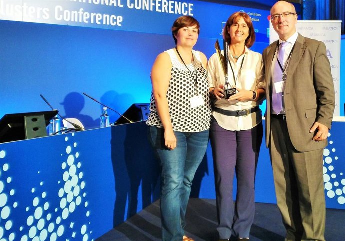 Cristina Ramírez (c), Antonio Novo y Silvia López