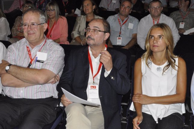 Javier Lambán con Martín Llanas y Susana Sumelzo (PSOE).