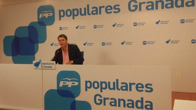 El portavoz del PP en el Parlamento andaluz, Carlos Rojas.