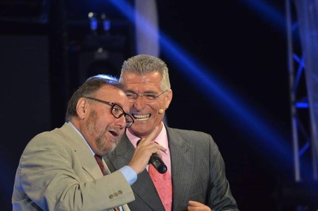 Alcalde de Alhaurín de la Torre, Joaquín Villanova, y humorista Manolo Sarria