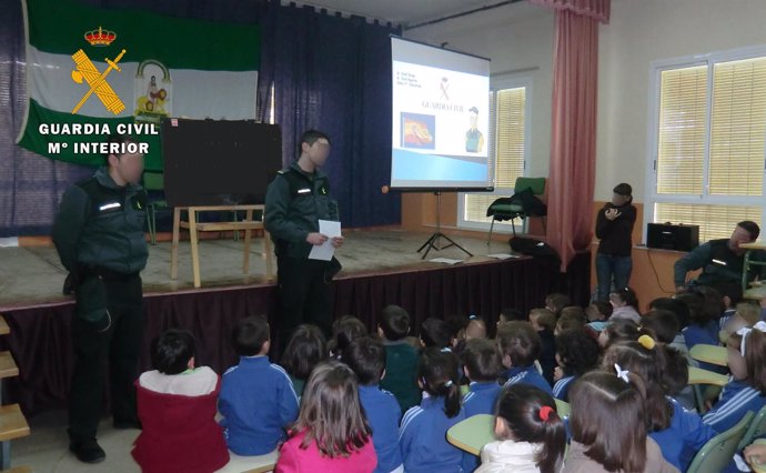 Charla de la Guardia Civil encuadrada en el Plan Director