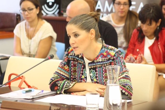 Isabel Gil Rosiña en comisión
