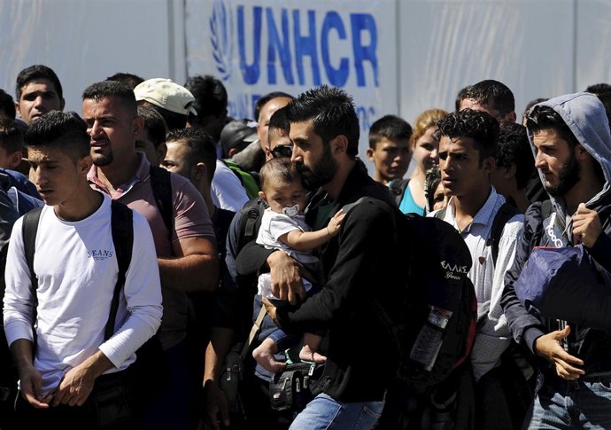 Refugiados en un centro de tránsito en Gevgelija, Macedonia