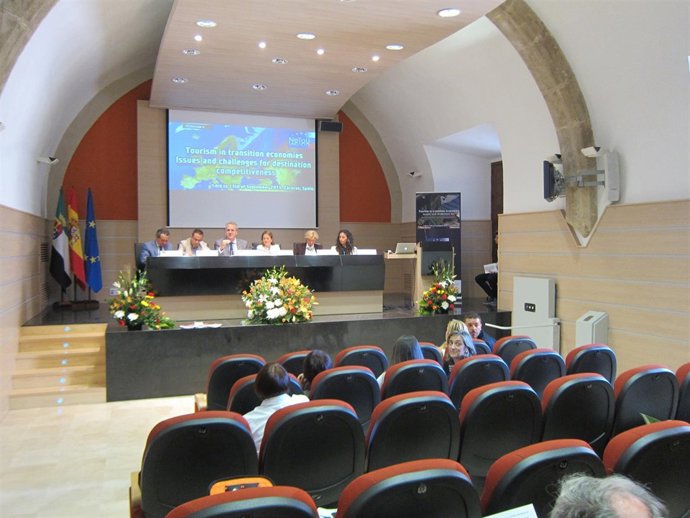 Conferencia sobre proyecto Netour en Cáceres