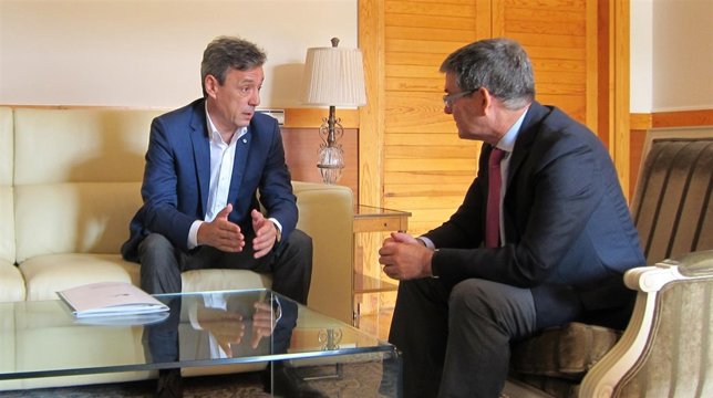 Reunión entre Carlos Bistuer y Vicente Guillén.