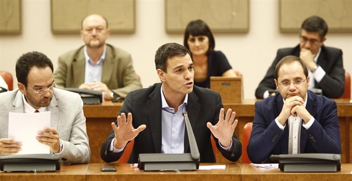 Pedro Sánchez en la reunión del Grupo Parlamentario Socialista en el Congreso
