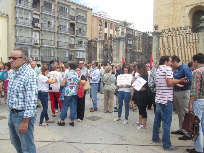 Concentración en apoyo a los refugiados en la plaza de Santa María