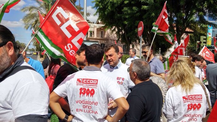 Antonio Maíllo participa en la concentración