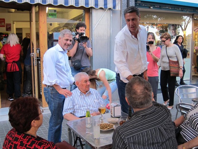 X.G.Albiol con A.Fernández paseando por Nou Barris