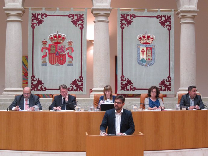 Diego Ubis en el parlamento de La Rioja