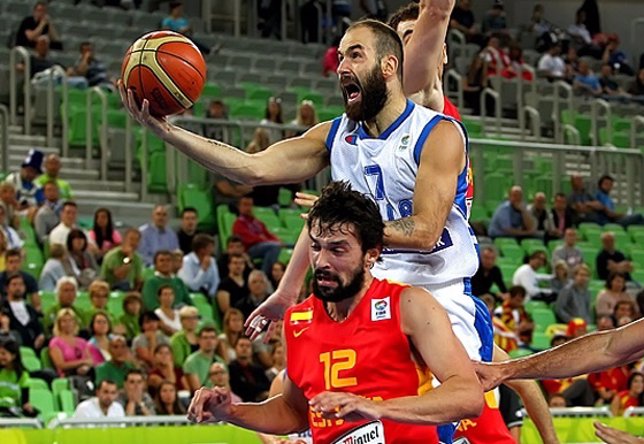 Llull y Spanoulis en el España - Grecia del Eurobasket 2013