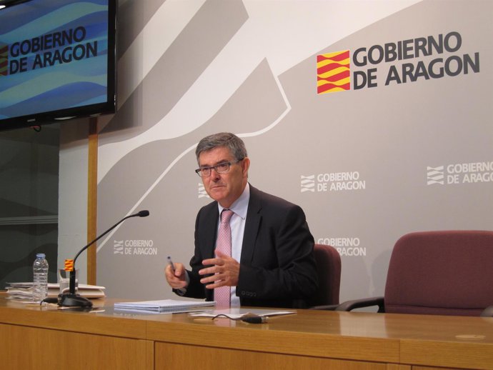 El consejero de Presidencia, Vicente Guillén, en rueda de prensa este martes