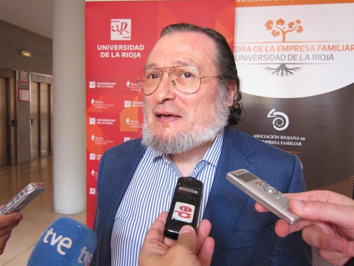 El economista Santiago Niño Becerra en la Universidad de La Rioja